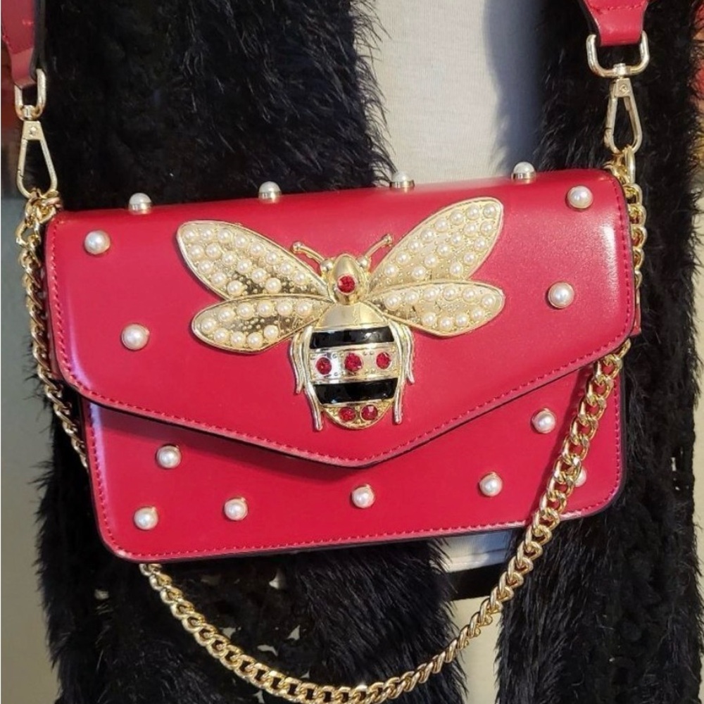 Red Pearl-Embellished Bee Crossbody Bag